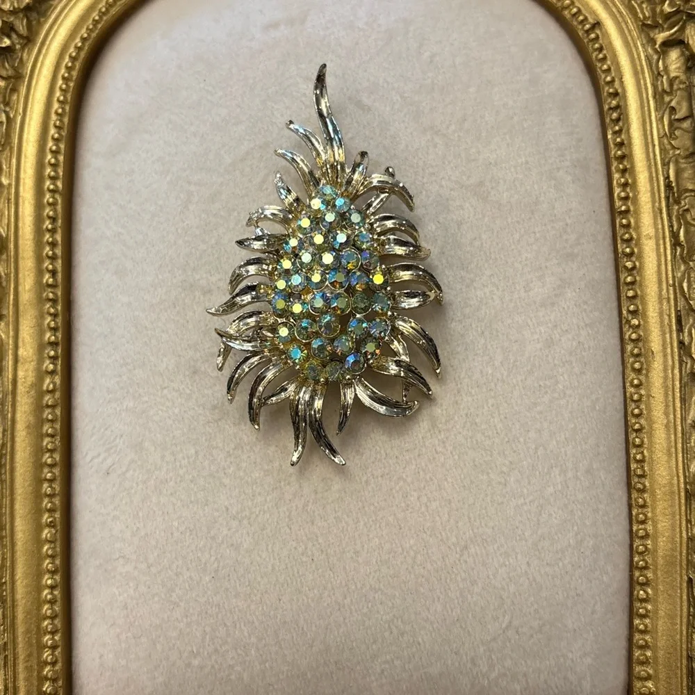 Aurora Borealis Rhinestones Brooch Gold Tone Pin Wild Floral Dramatic Glam‎